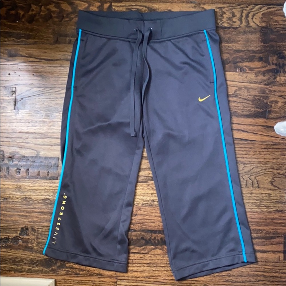 Nike cropped pants